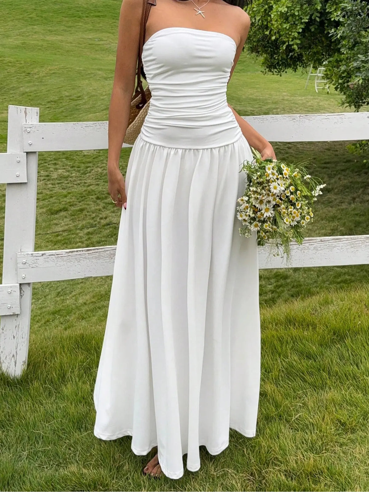 Women's Strapless Tube Maxi Dress, Ruched Waist, Flowy A-Line, Summer Casual Long Dress, Sleeveless, Loose-Fitting, Plain Pattern