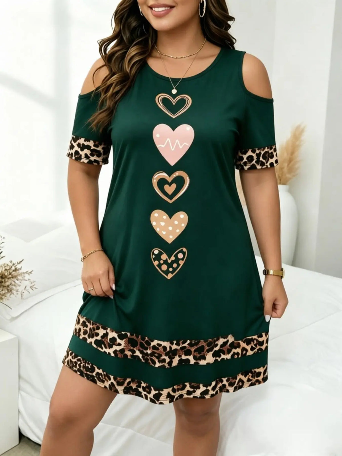 Plus Size Women's Leopard & Heart Pattern Round Neck Cold Shoulder Short Sleeve Loose Dress, Boho Style Dresses, Boho Sundresses, Womenswear, Fashion Casual Wear for Summer
