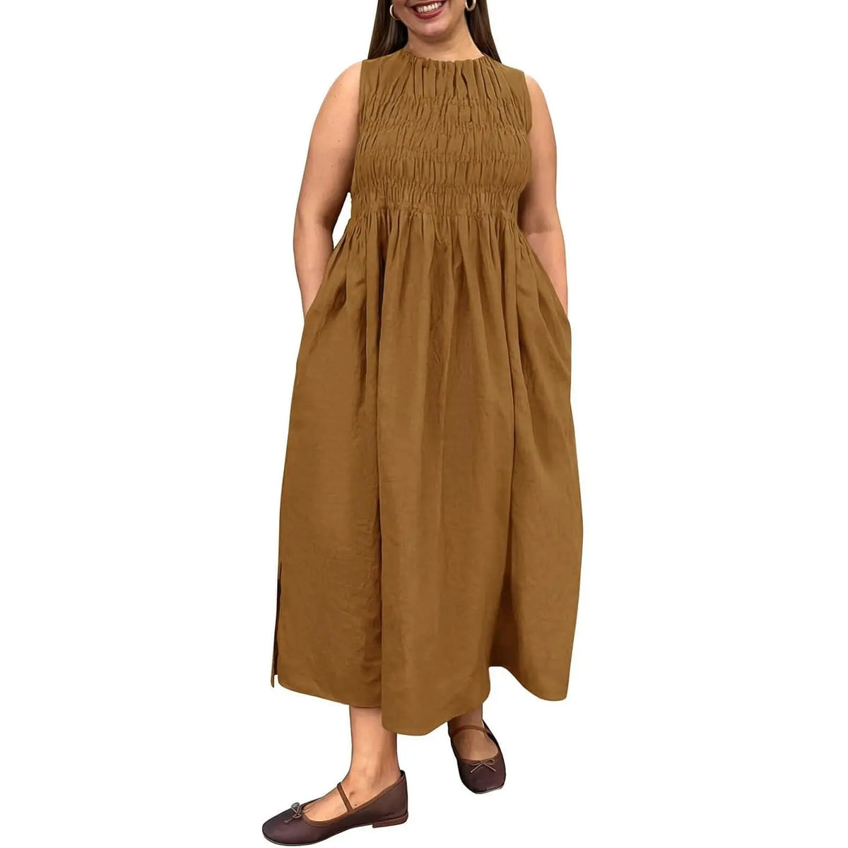 【Plus Size】TANKANEO Women's Plus Size Breathable Sleeveless Crewneck Ruched Maxi Dress with Pockets, Lightweight Casual Dresses for Day Wear & Beach, Matches Flat Shoes & Cardigan