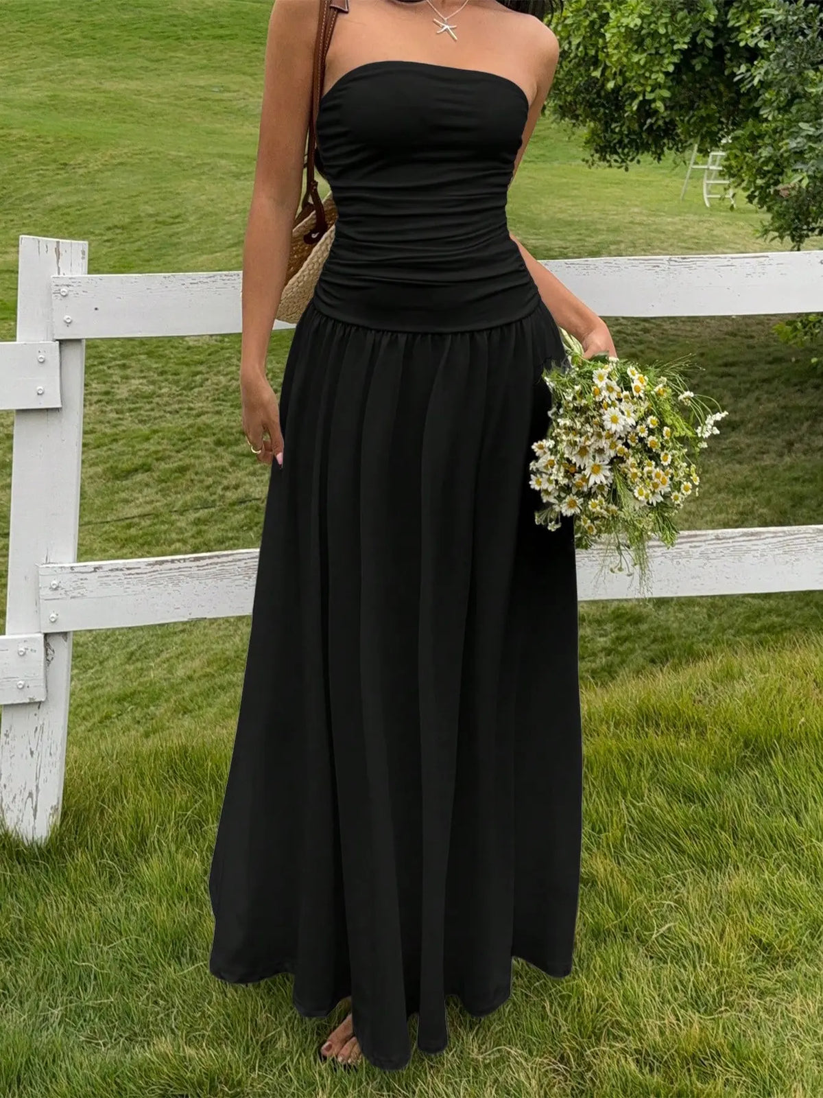 Women's Strapless Tube Maxi Dress, Ruched Waist, Flowy A-Line, Summer Casual Long Dress, Sleeveless, Loose-Fitting, Plain Pattern