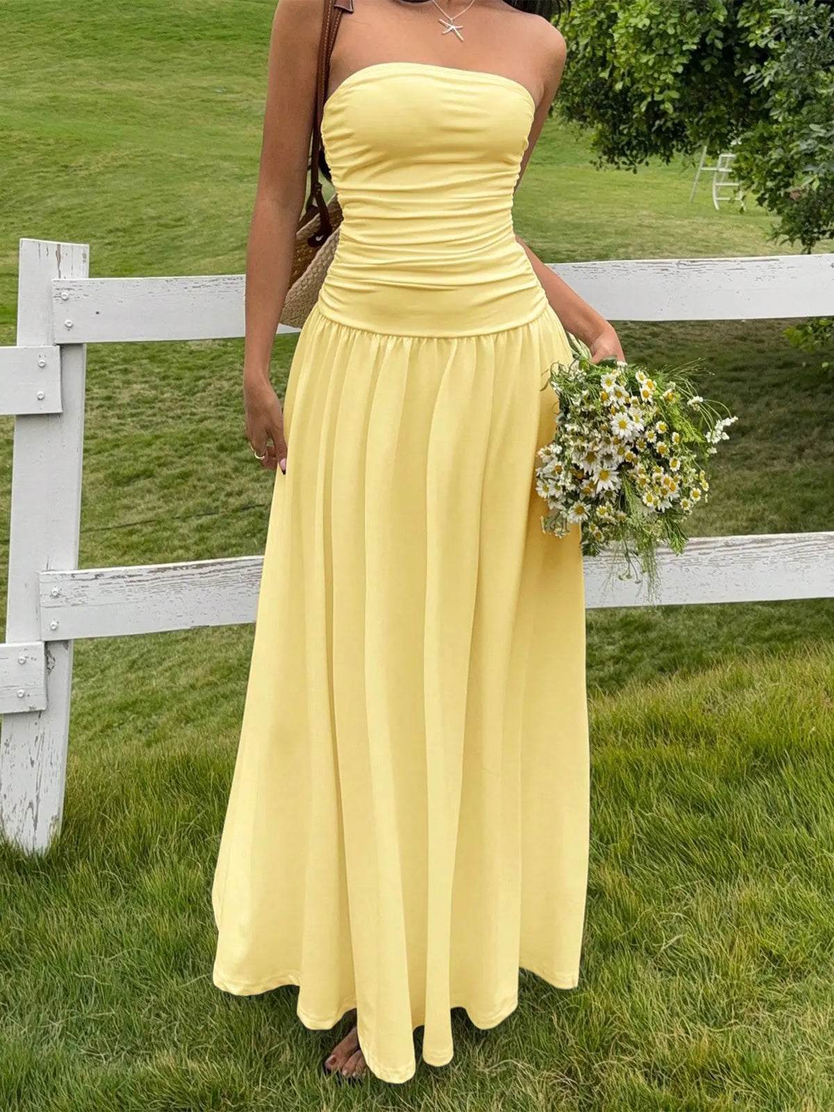 Women's Strapless Tube Maxi Dress, Ruched Waist, Flowy A-Line, Summer Casual Long Dress, Sleeveless, Loose-Fitting, Plain Pattern