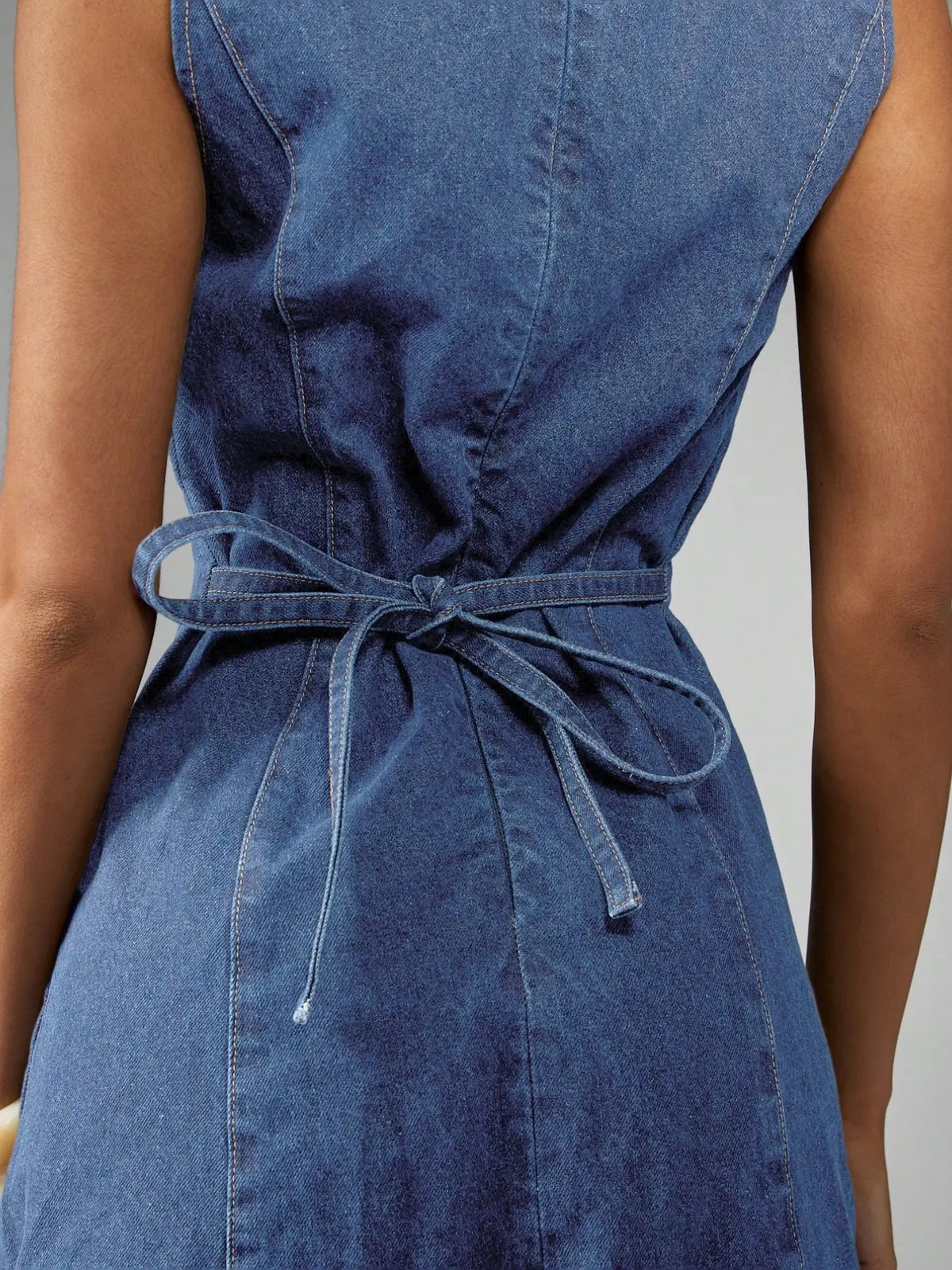 Women's American Retro Vintage Sleeveless Short Dark Wash Denim Summer Dress, A-Line Dress, Flattering Fit, Perfect for Daily Commute, Dates, Parties and Vacations
