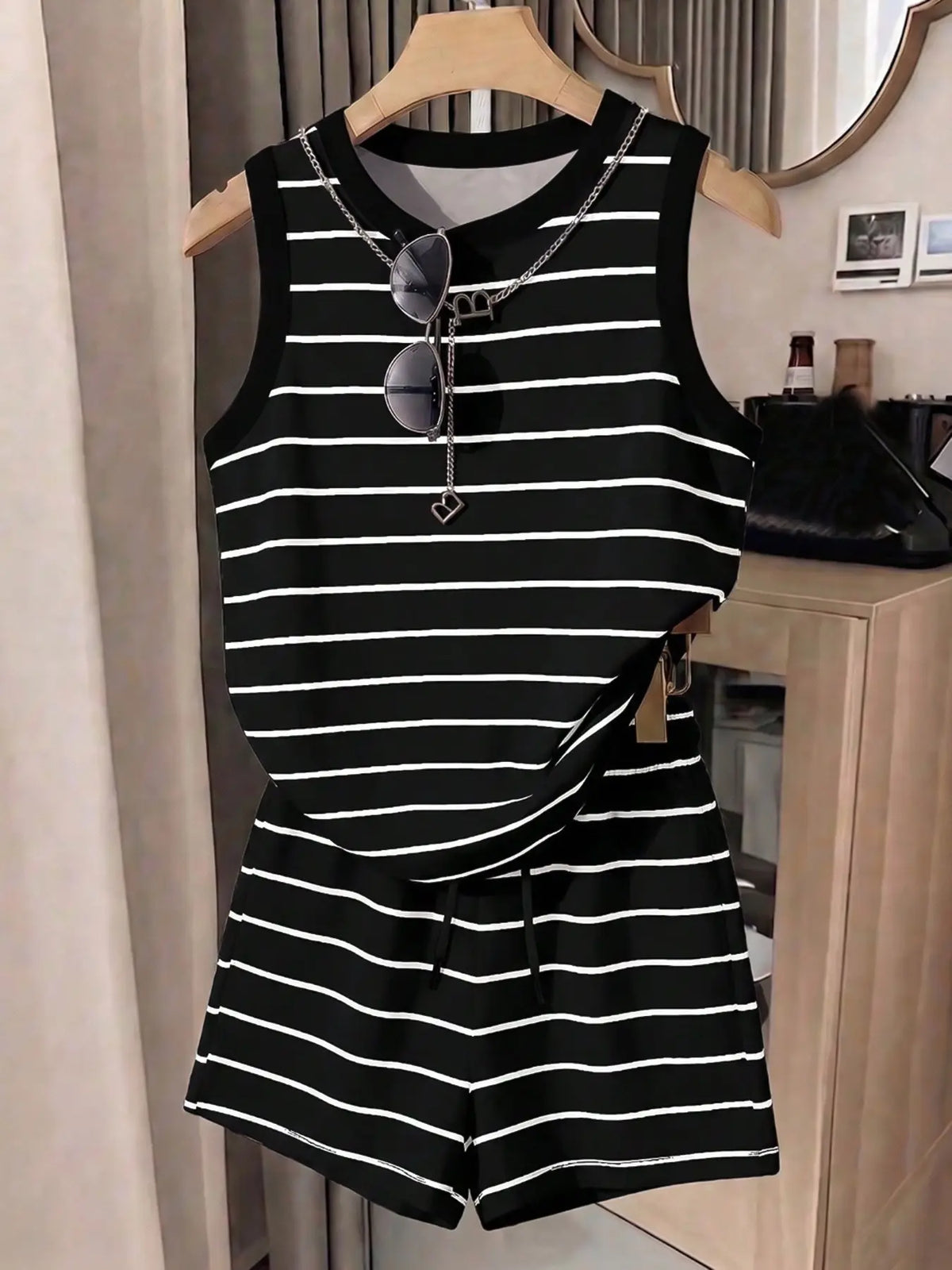 2pcs/Set Women's Striped Round Neck Tank Top And Shorts Casual 2 Pieces Set, Lightweight, Comfortable and Versatile, Perfect for Daily Wear and Relaxing Days