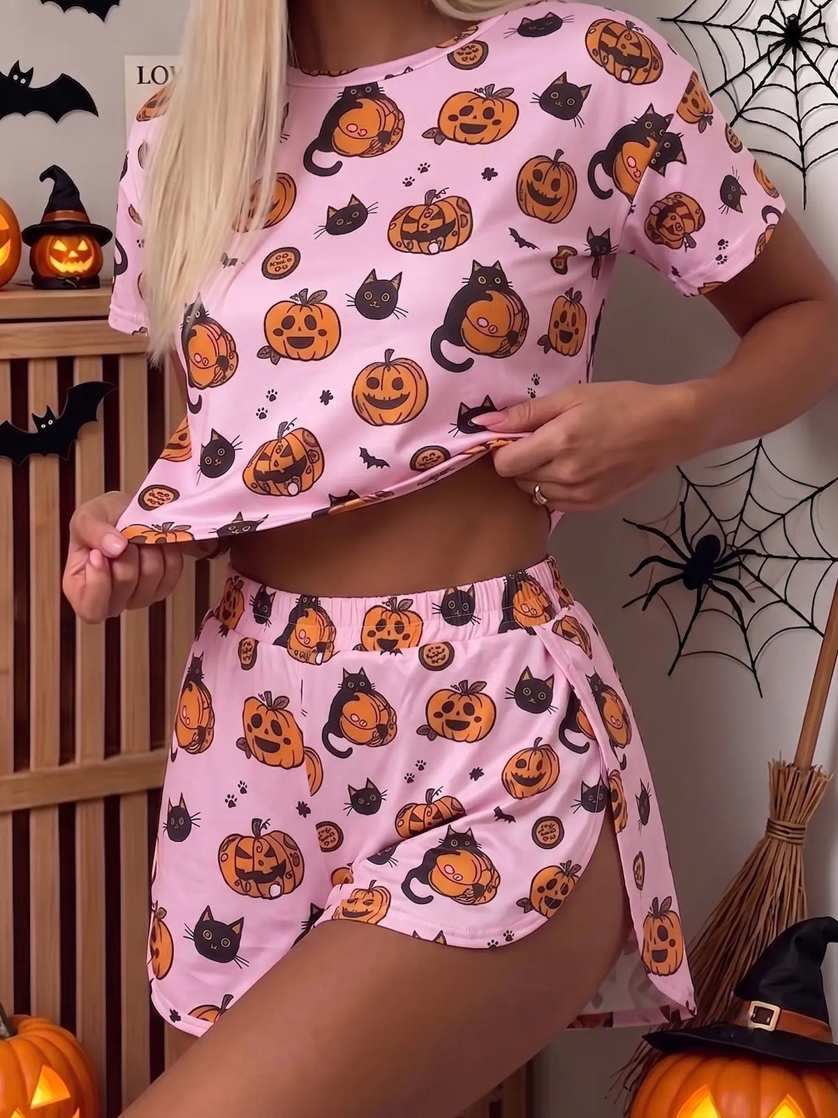 Halloween Summer Women's 2-Piece Set with Pumpkin Ghost Print: Casual Loose Knit Short-Sleeve Top with Midriff Reveal and Side-Slit Shorts; Stylish loungewear, suitable for everyday wear, parties, and other occasions.