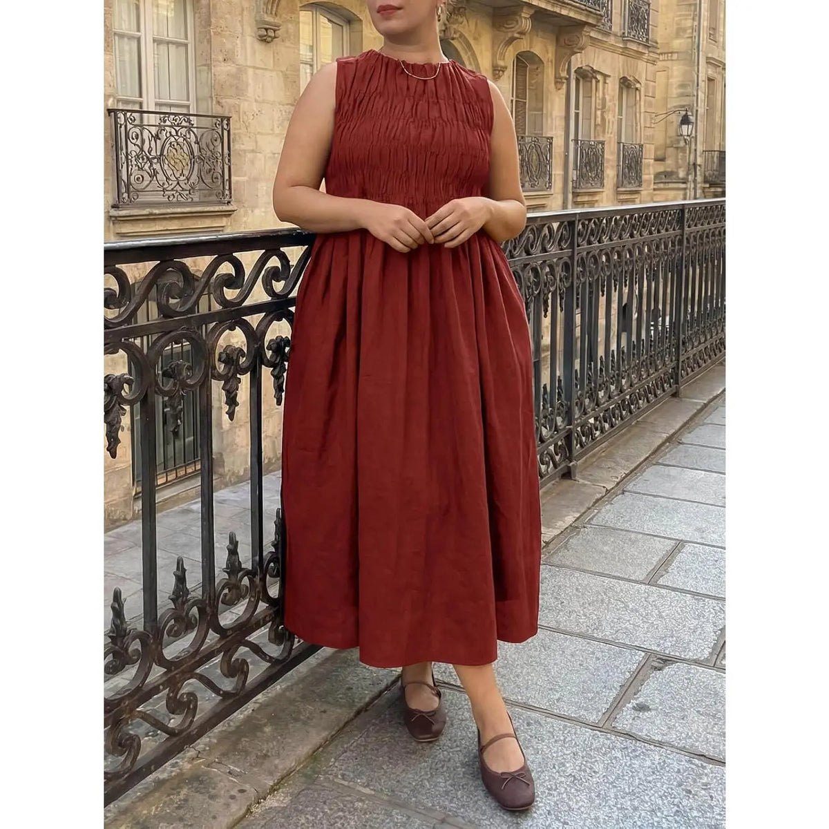 【Plus Size】TANKANEO Women's Plus Size Breathable Sleeveless Crewneck Ruched Maxi Dress with Pockets, Lightweight Casual Dresses for Day Wear & Beach, Matches Flat Shoes & Cardigan