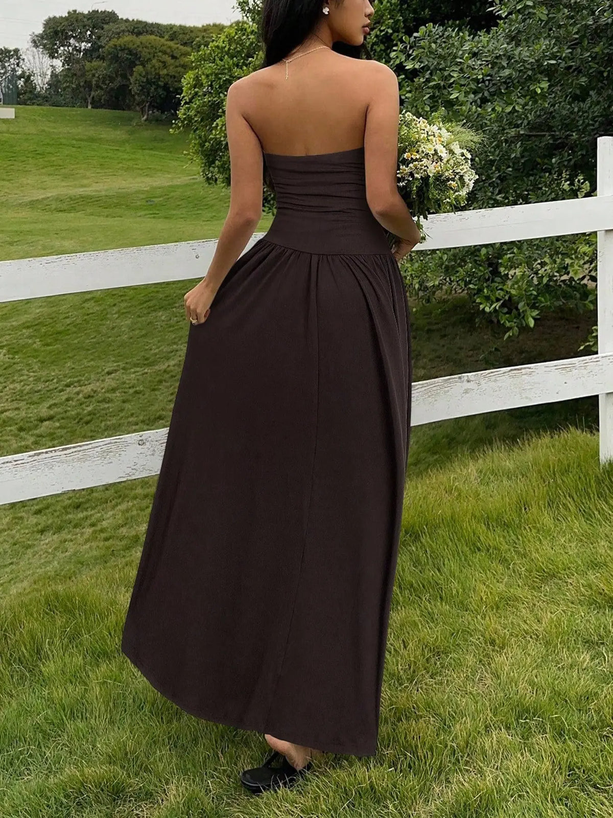 Women's Strapless Tube Maxi Dress, Ruched Waist, Flowy A-Line, Summer Casual Long Dress, Sleeveless, Loose-Fitting, Plain Pattern
