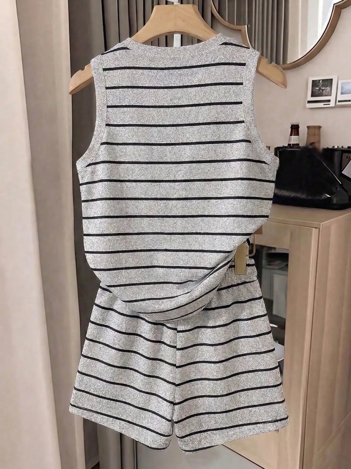 2pcs/Set Women's Striped Round Neck Tank Top And Shorts Casual 2 Pieces Set, Lightweight, Comfortable and Versatile, Perfect for Daily Wear and Relaxing Days