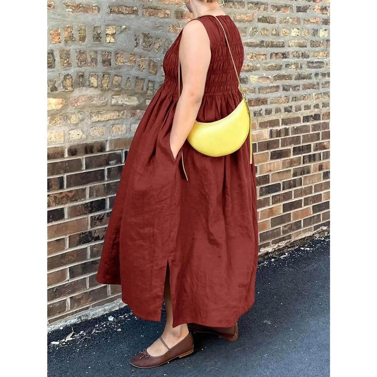 【Plus Size】TANKANEO Women's Plus Size Breathable Sleeveless Crewneck Ruched Maxi Dress with Pockets, Lightweight Casual Dresses for Day Wear & Beach, Matches Flat Shoes & Cardigan